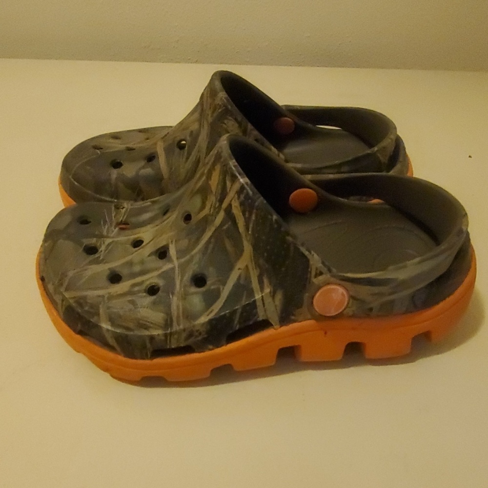 Kids camo crocs
